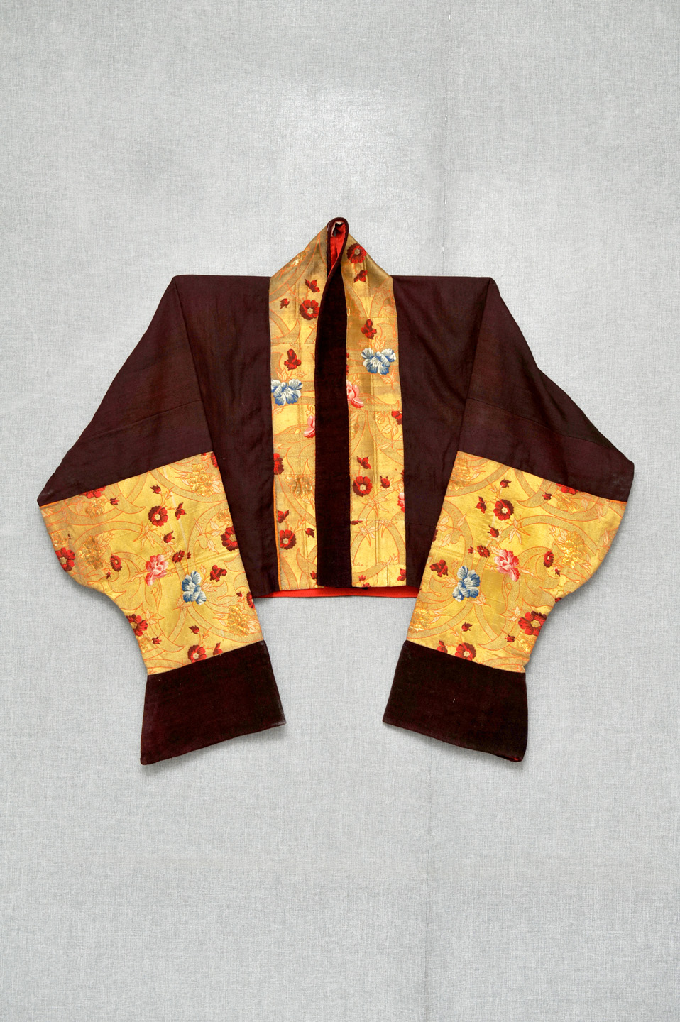 镶金丝织锦花缎紫红氆氇僧衣