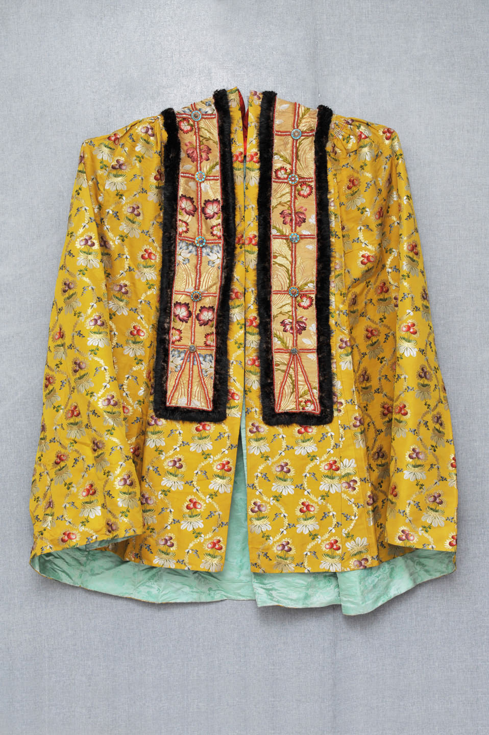 金丝织锦花缎面缀彩珠夹袍