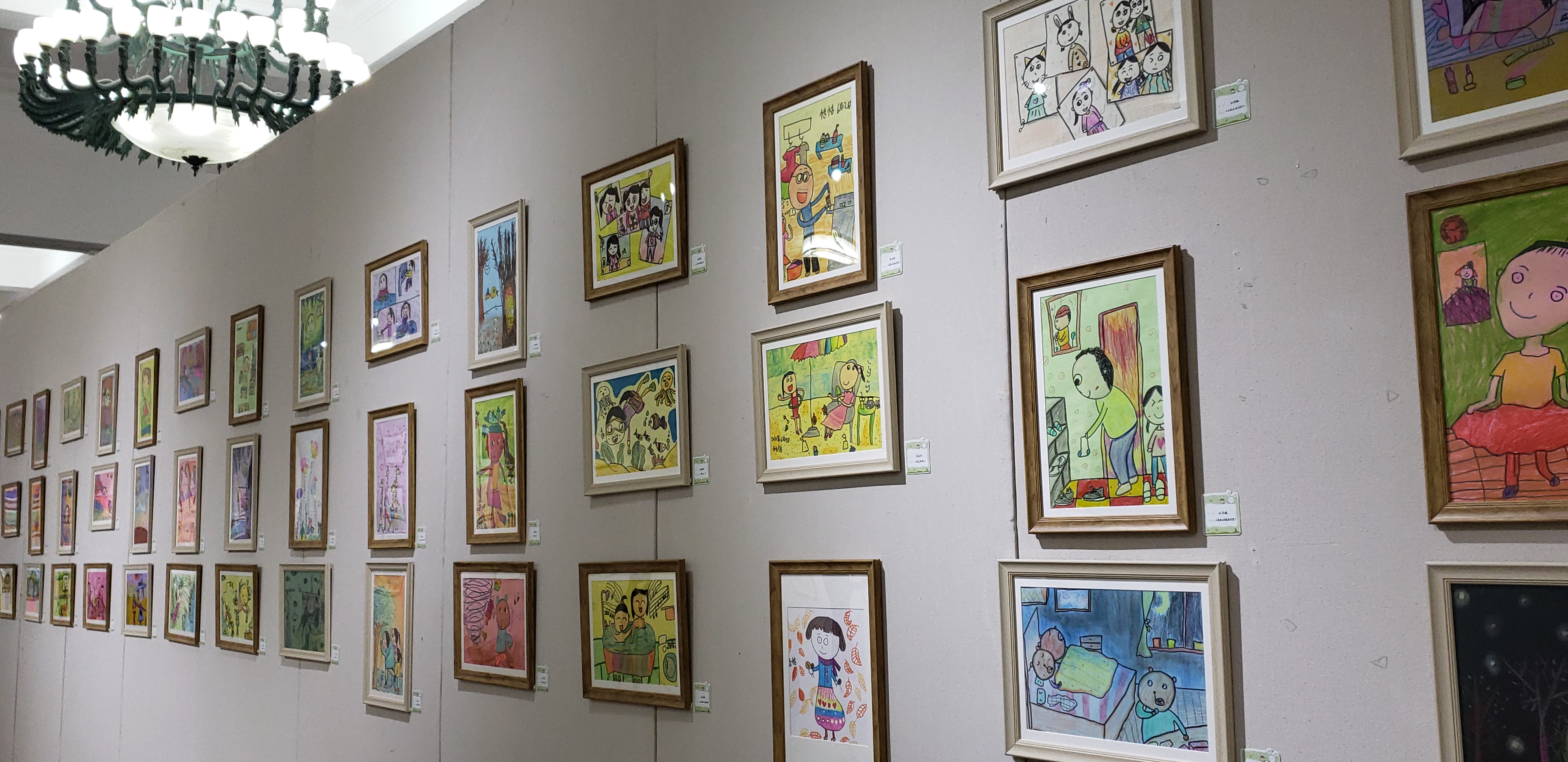 向美而行——张小画艺术生活5周年大型儿童视觉艺术展"在展览馆开幕